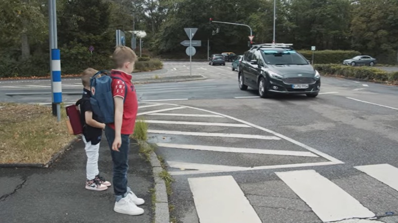 How self-driving cars could communicate with people
